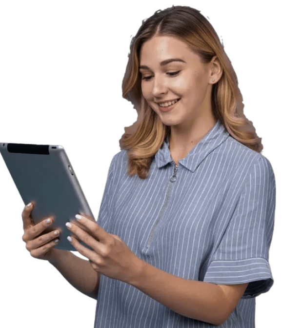 Professionista sorridente che consulta un tablet